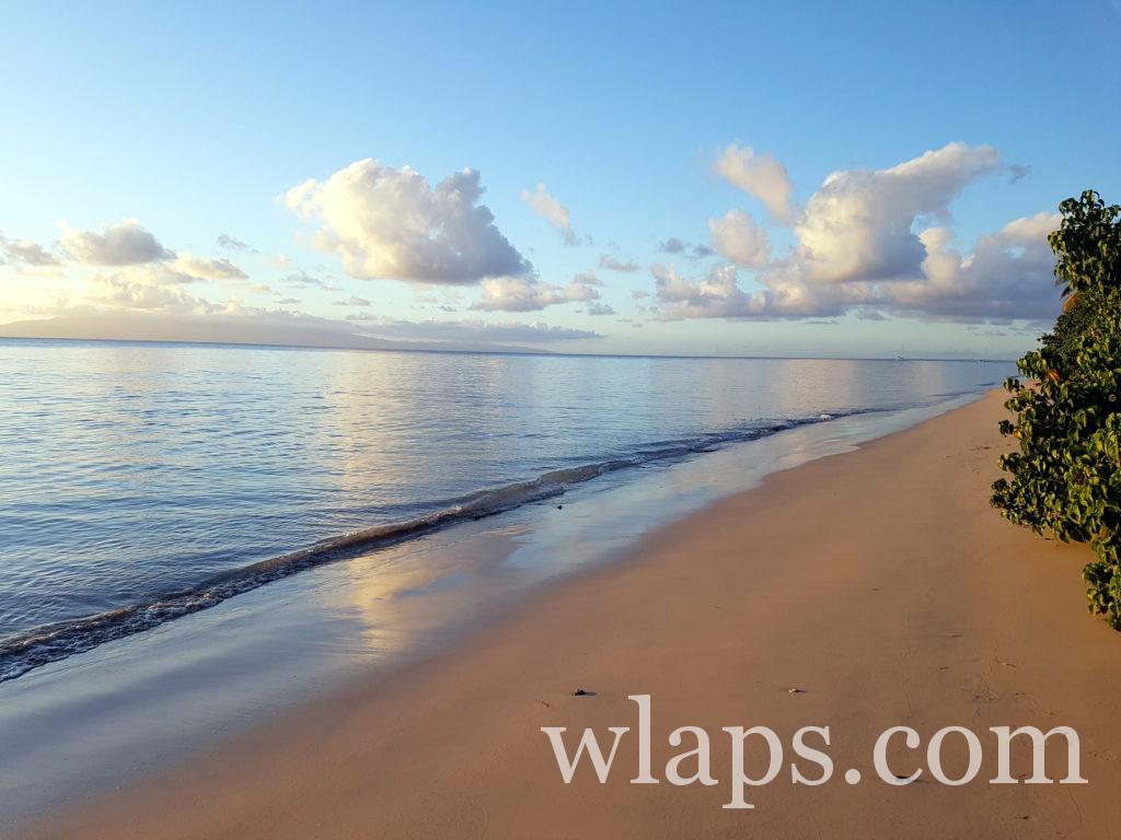 Coucher de soleil à la plage des trois ilets de marie galante