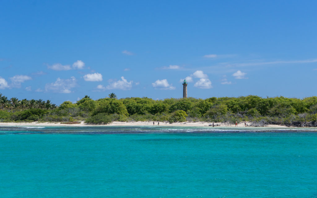 aller a petite terre catamaran