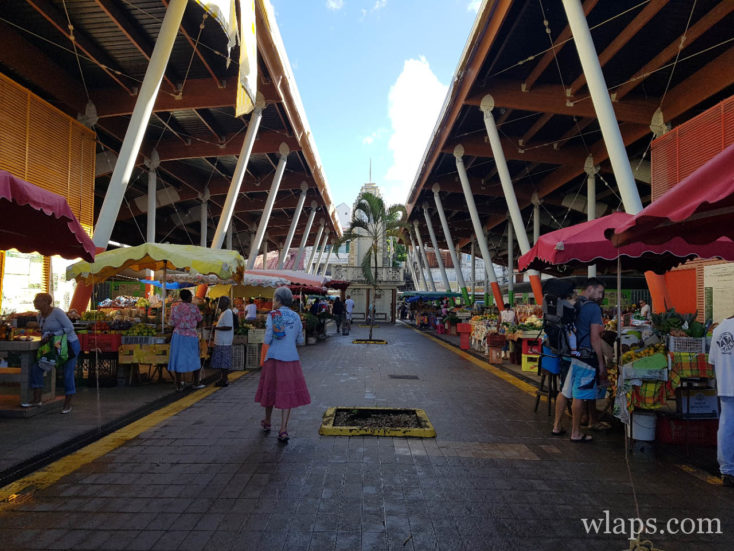 Le marché de Basse-Terre en Guadeloupe