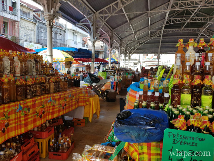 Dans le marché de Pointe-à-Pitre en Guadeloupe