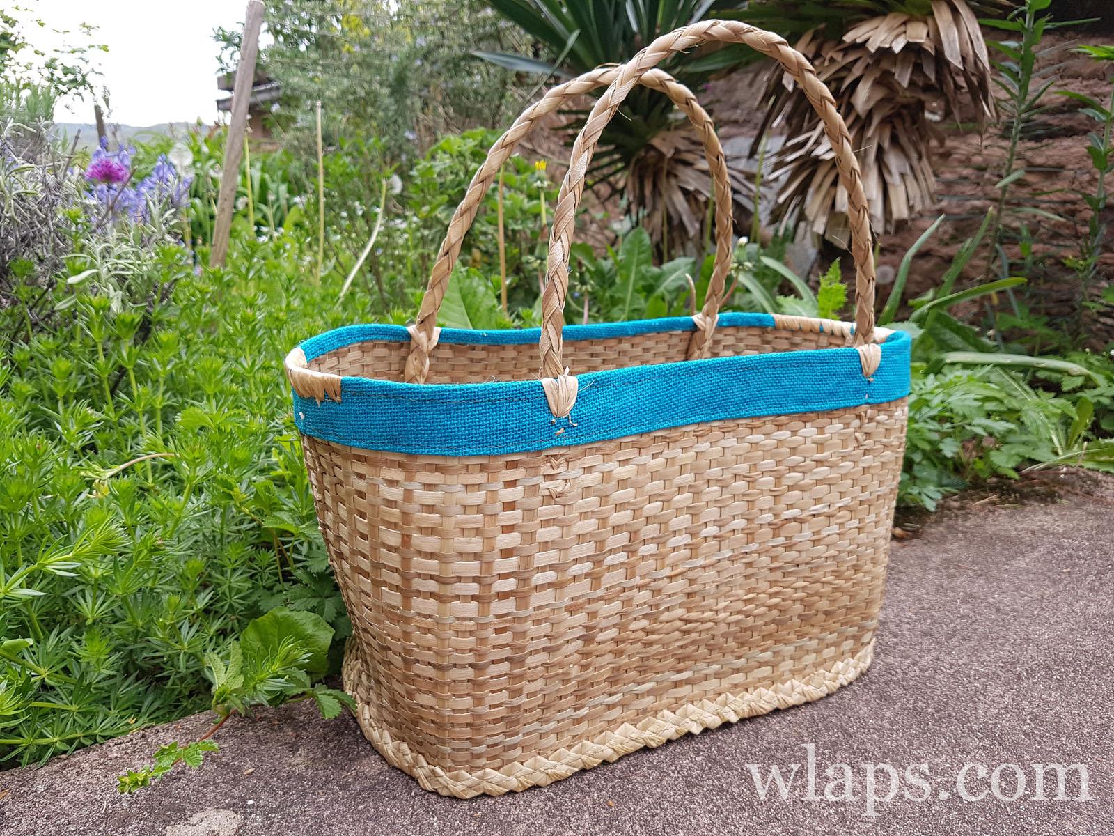 panier en osier acheté en souvenir à l'île Maurice