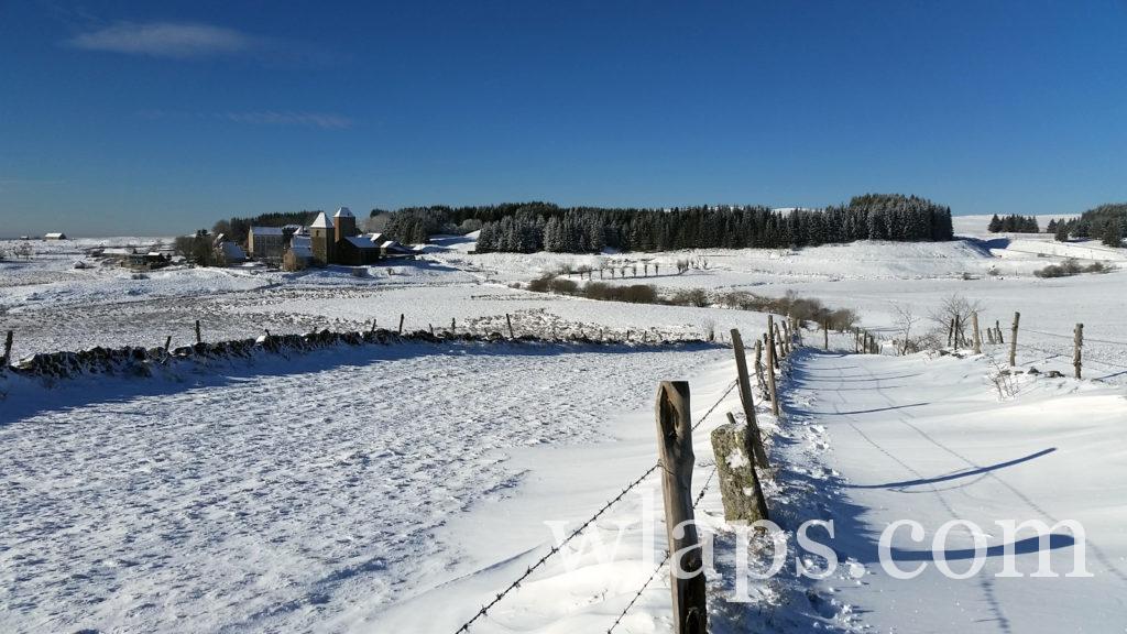 Un paysage lors de notre randonnée en raquettes à neige dans le PNR d'Aubrac