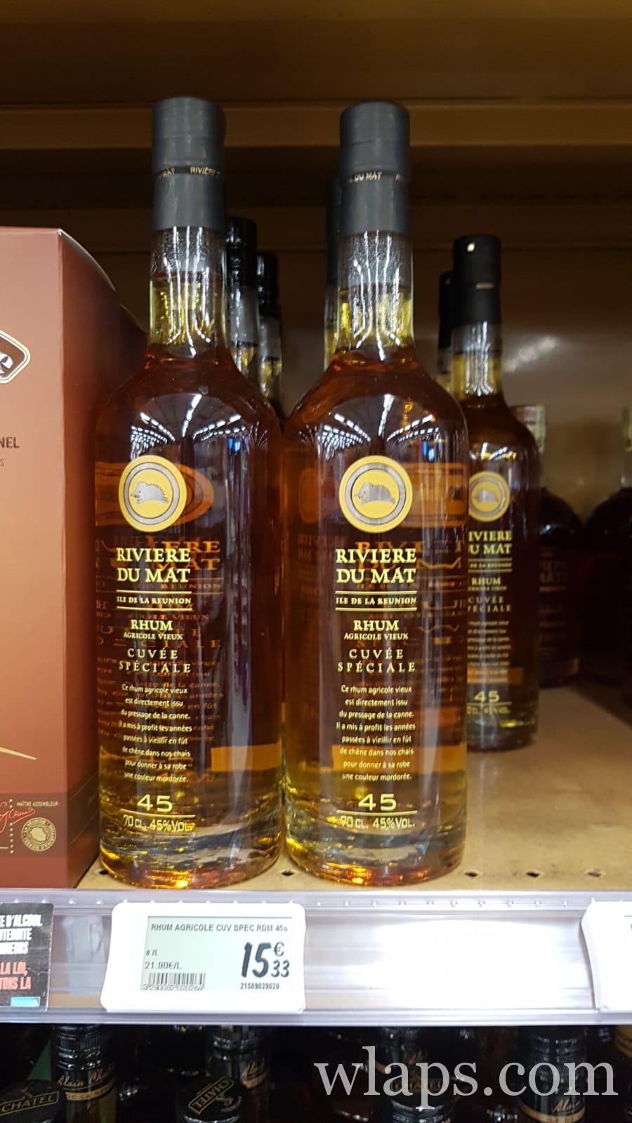 Bouteille de rhum Cuvée Spéciale, au supermarché de La Réunion
