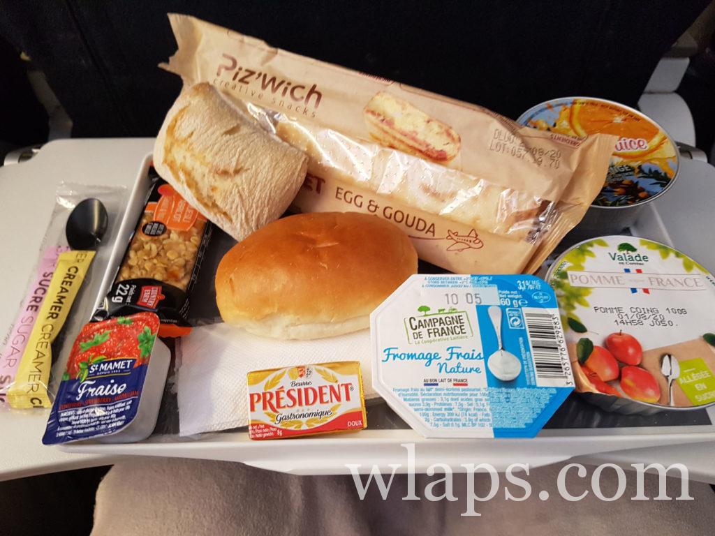 Gouter dans l'avion pour se rendre à La Réunion