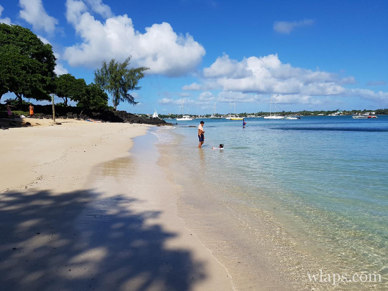 baignade à La plage de La Cuvette à l'île Maurice