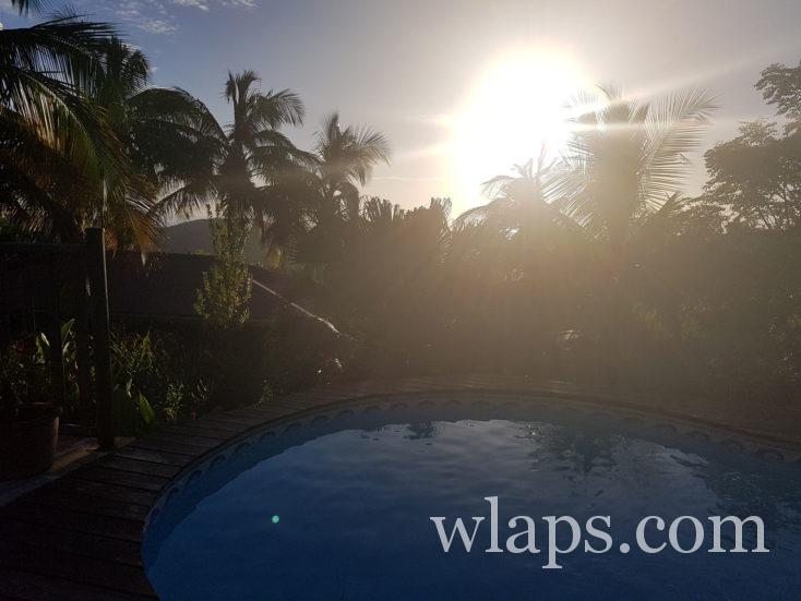 lever de soleil sur la piscine