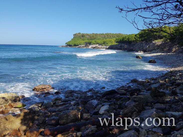 La plage à Galets à la désirade