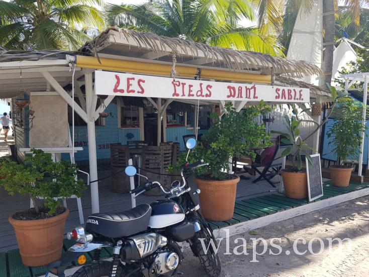 devanture du restaurant Les pieds dan'l sable à la Désirade