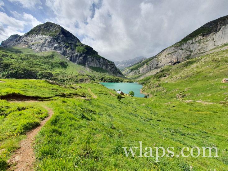 Randonner enceinte dans les Pyrénées au lac des gloriettes