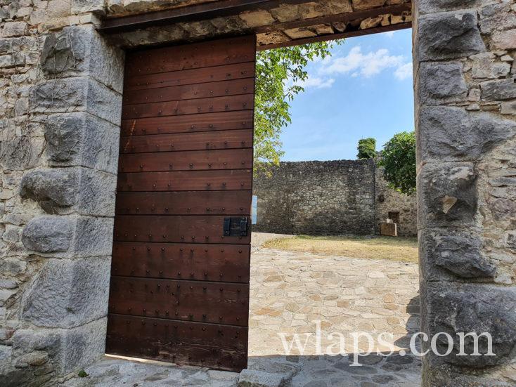 entrée du château de Boljun en Istrie