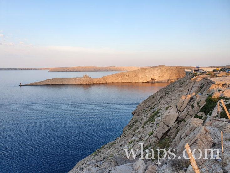 La côte déchiquetée de l'île de Pag