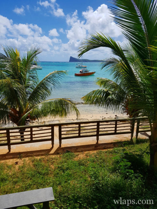 La vue sur le Coin de Mire depuis le parking de la plage