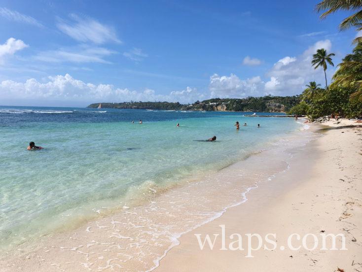 se baigner à la plage de la Caravelle