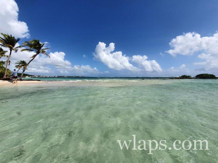 pointe de la plage de la caravelle à sainte anne