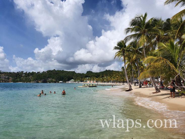 se relaxer à la plage en Guadeloupe