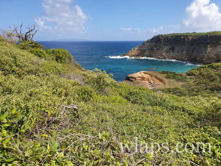 vue sur le sentier de randonnée sur l'anse