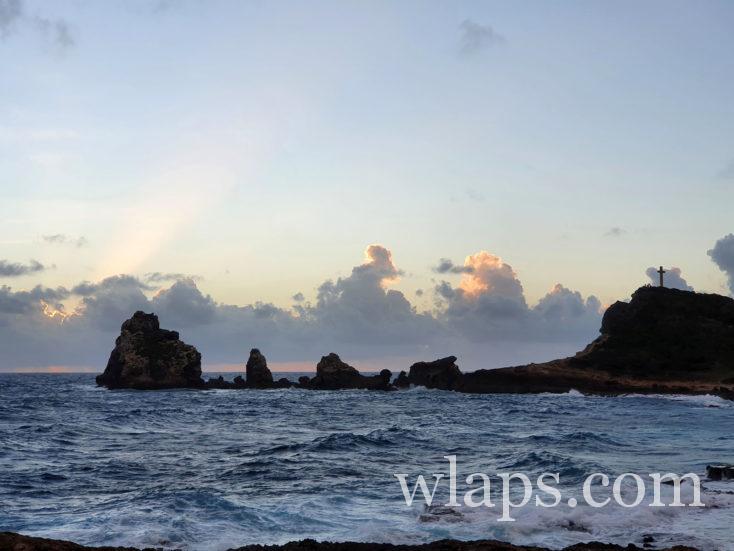 lever du jour à la Pointe des Châteaux en Guadeloupe