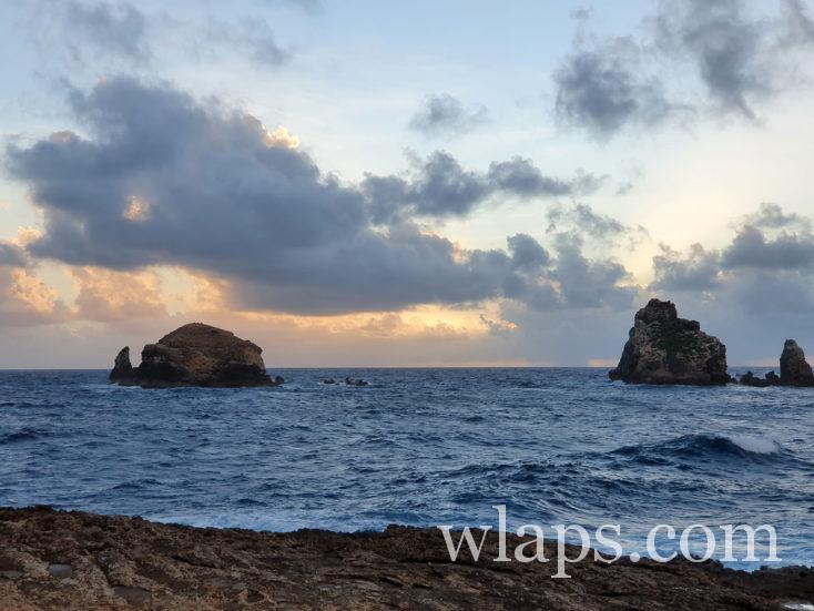 rochers au lever du soleil en Guadeloupe