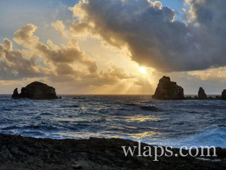 lever du soleil à la Pointe des Châteaux en Guadeloupe