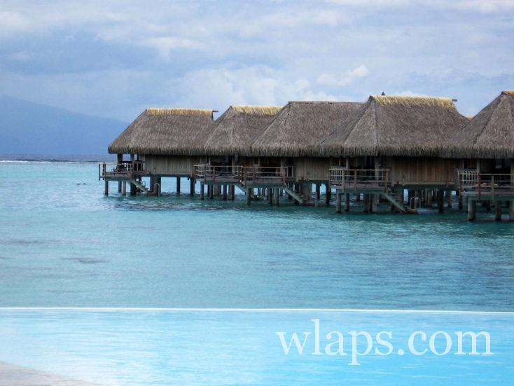 bateau pour aller à Moorea sur les bungalows sur pilotis