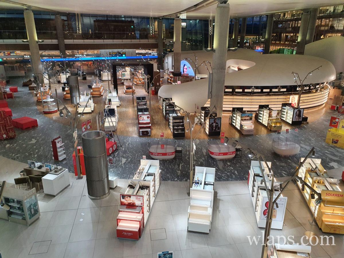 Arrivée de nuit à l'aéroport d'Oslo