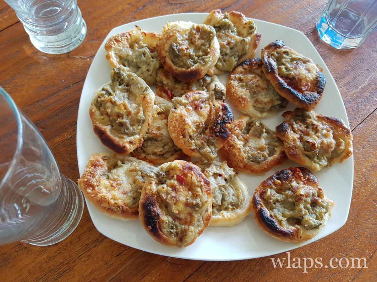 Feuilletés aux légumes locaux et fromage