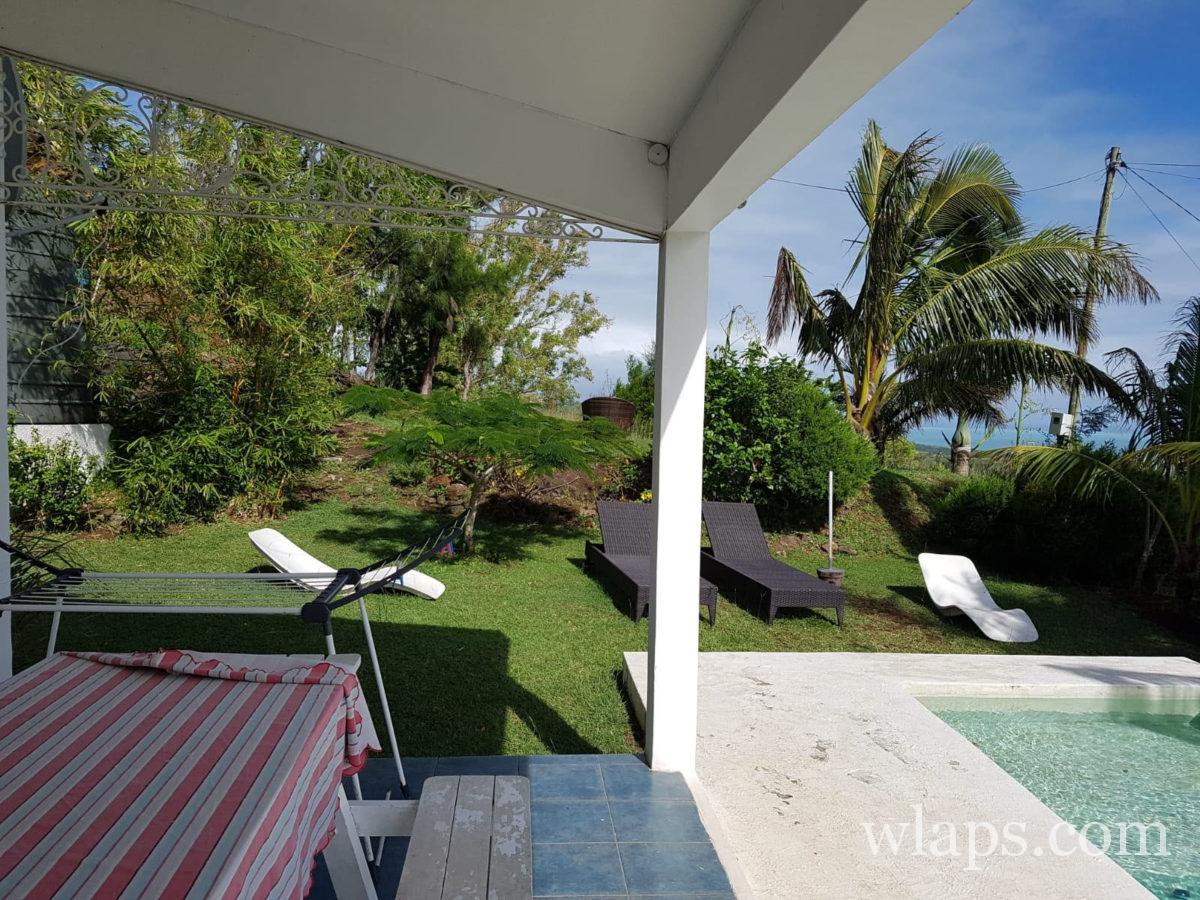 Notre piscine privée et la terrasse de la maison louée à l'île Rodrigues