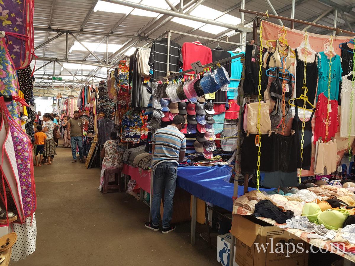 Marché aux textiles de Quatre Bornes
