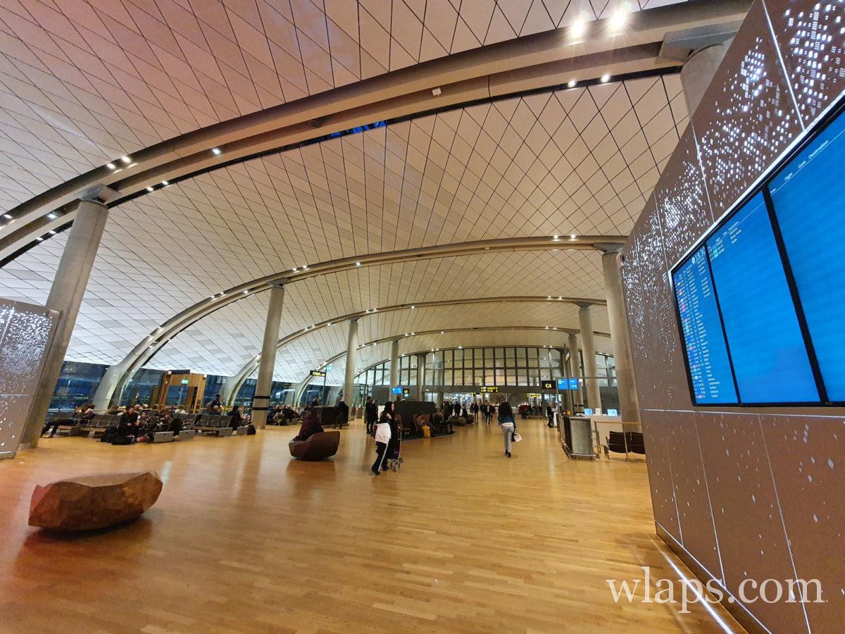 À l'intérieur de l'aéroport d'Oslo Gardermoen