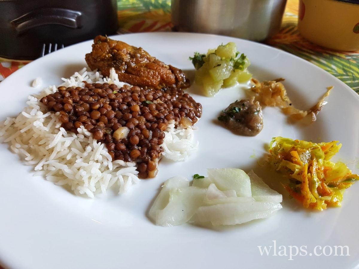assiette garnie au restaurant l'Escale Créole à l'île Maurice