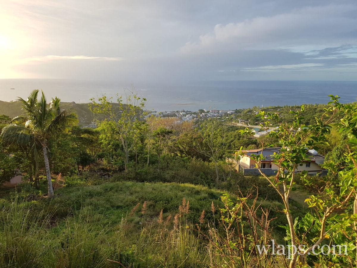 Vue sur la ville depuis notre logement à l'île Rodrigues