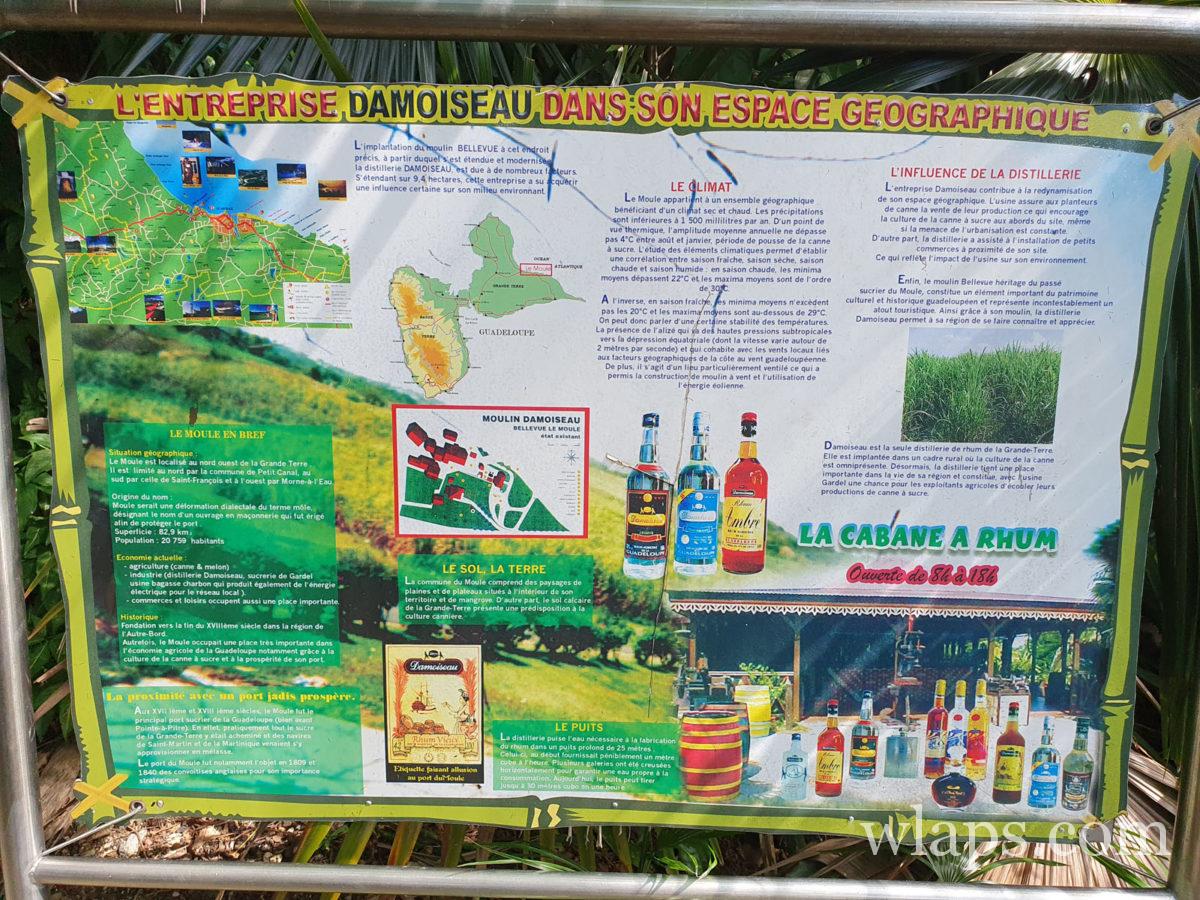 panneau de la distillerie Damoiseau au Moule en Guadeloupe