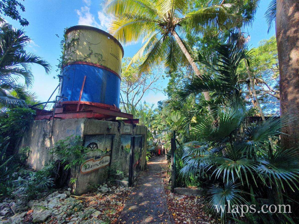cuve de la distillerie Damoiseau au Moule en Guadeloupe