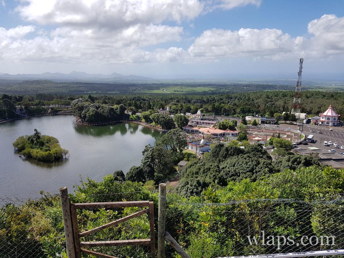 Vue sur Grand Bassin et les temples depuis Hanuman Temple à l'île Maurice