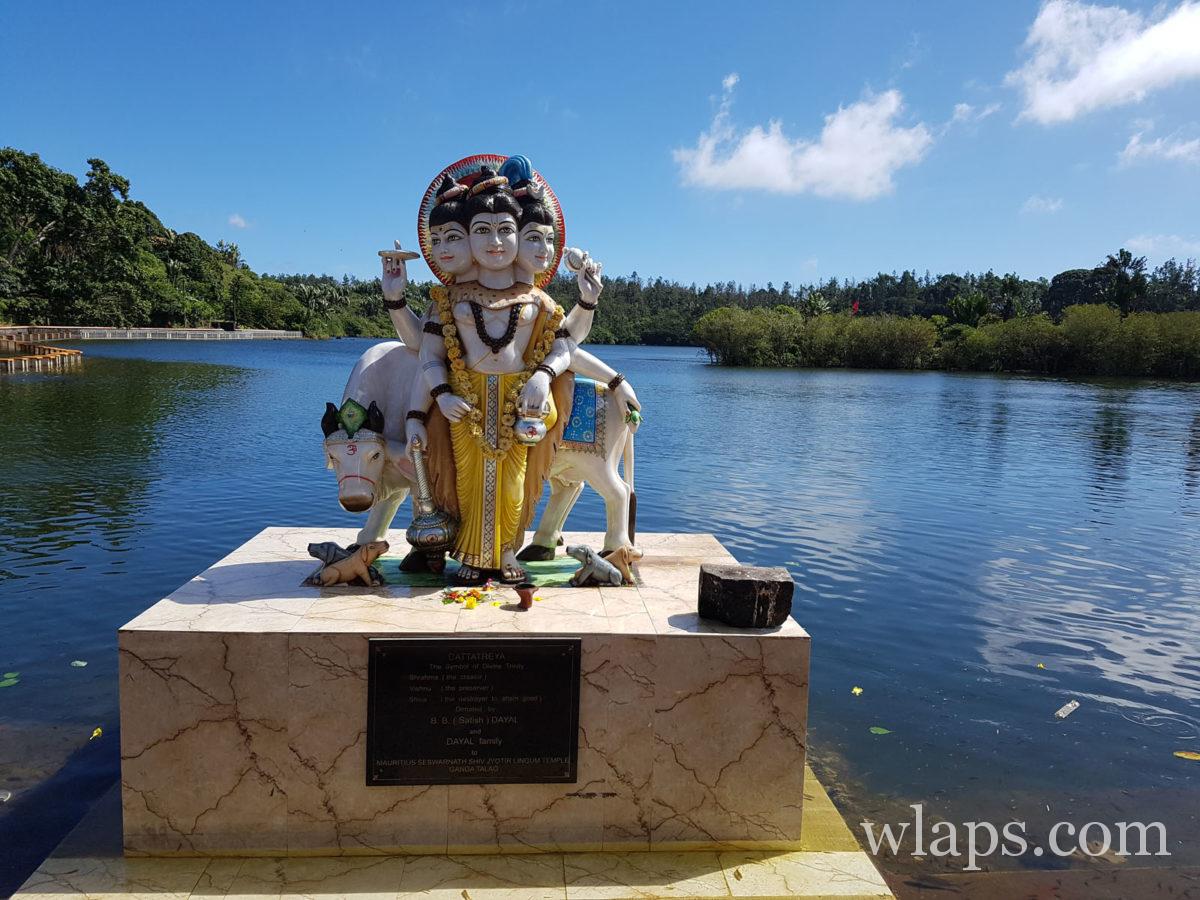 Visite de Grand Bassin et de ses statues hindous