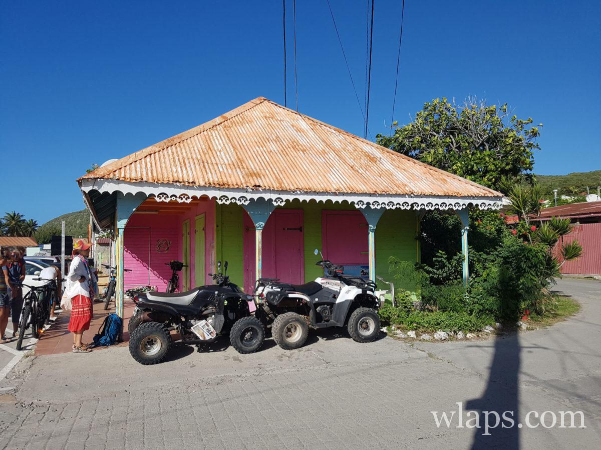 Où louer une voiture à la Désirade ? chez idéal car qui loue aussi des quads