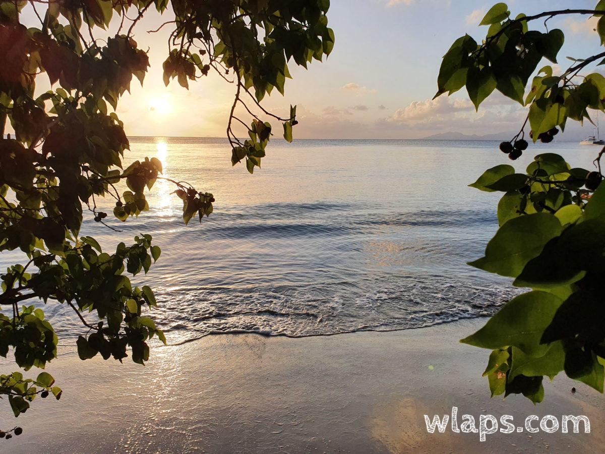 Coucher de soleil à la plage de Folle Anse