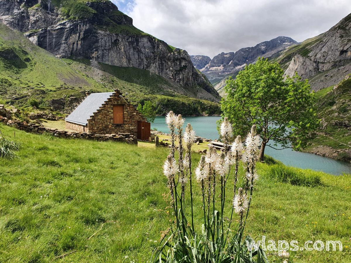 Grange rénovée au-dessus du lac
