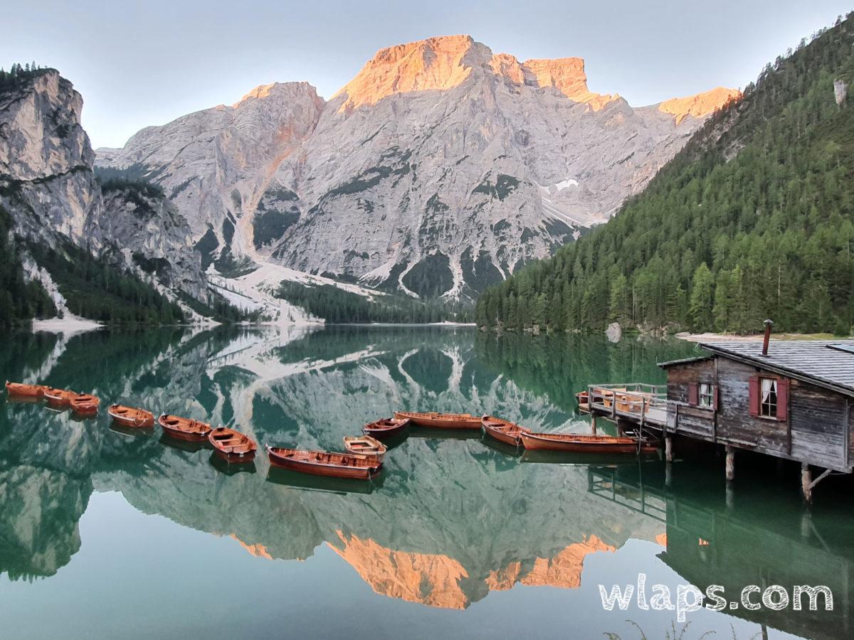 Lago Di Braies en Italie, dans les Dolomites