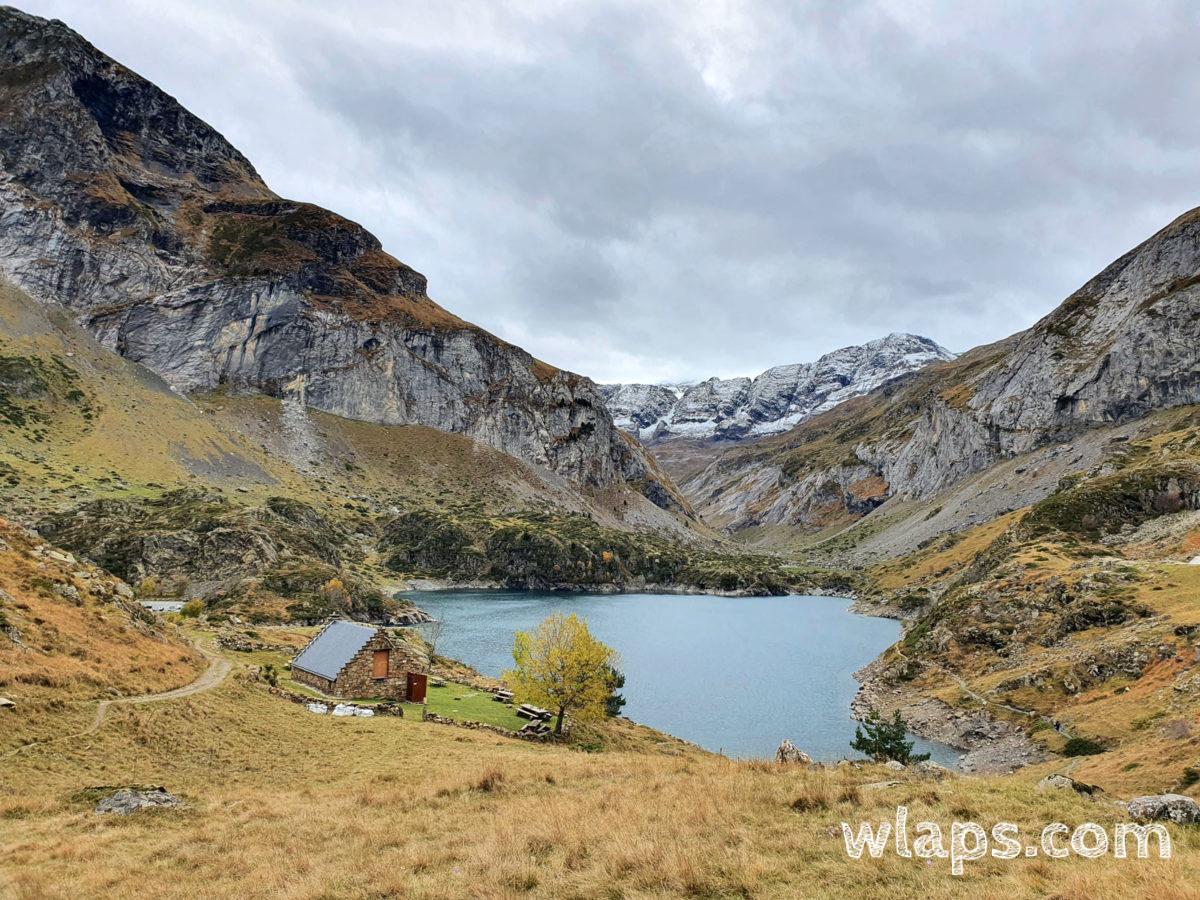 Le lac des Gloriettes avec quelques flocons de neige