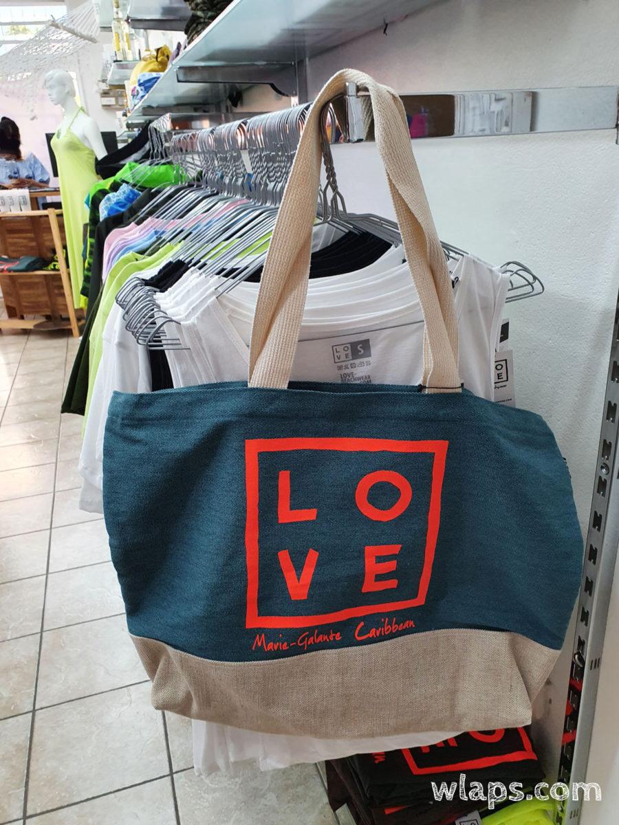 Finalement j'opte pour ce sac cabas LOVE couleur canard et orange flashy