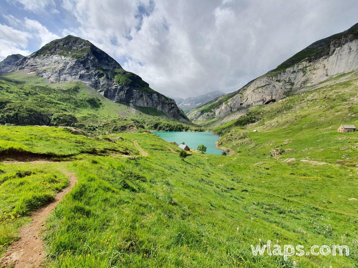 Montée vers les granges des Gloriettes, au-dessus du lac des Gloriettes