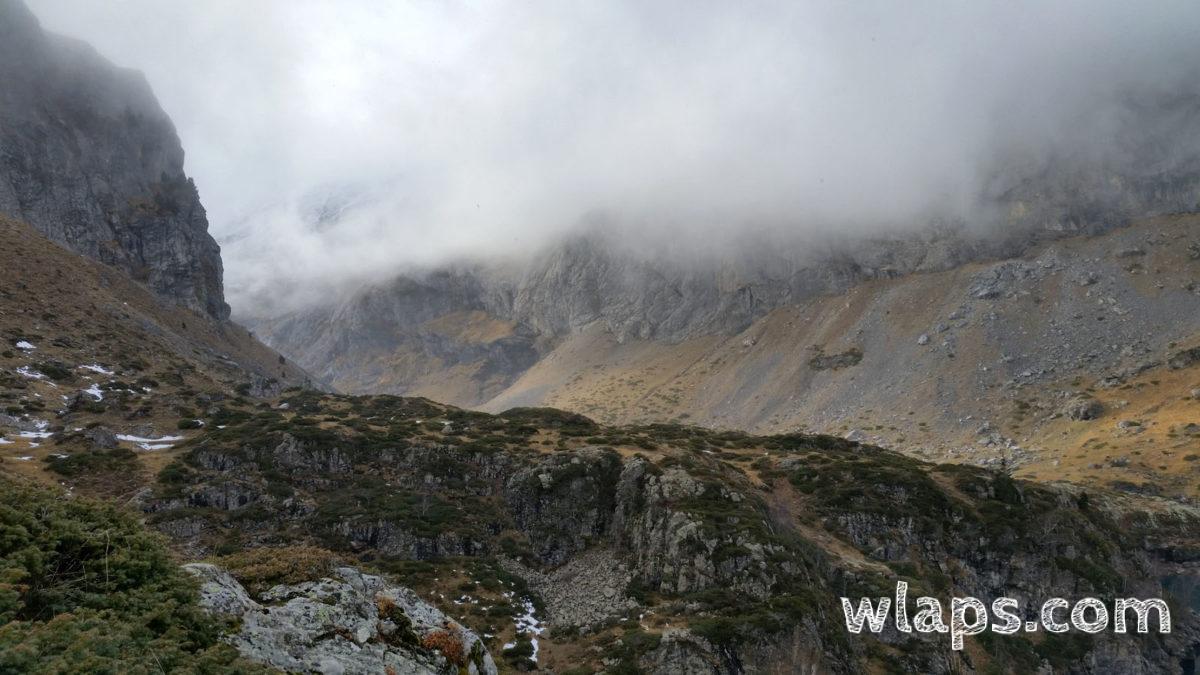 Le cirque d'Estaubé est entièrement bouché ce matin, les nuages sont super bas