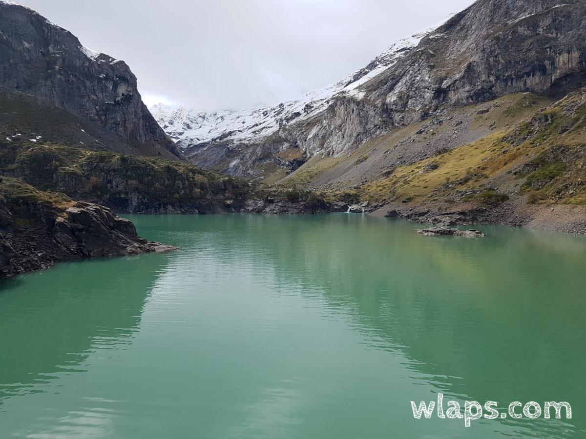 Vue depuis le barrage des Gloriettes sur le lac