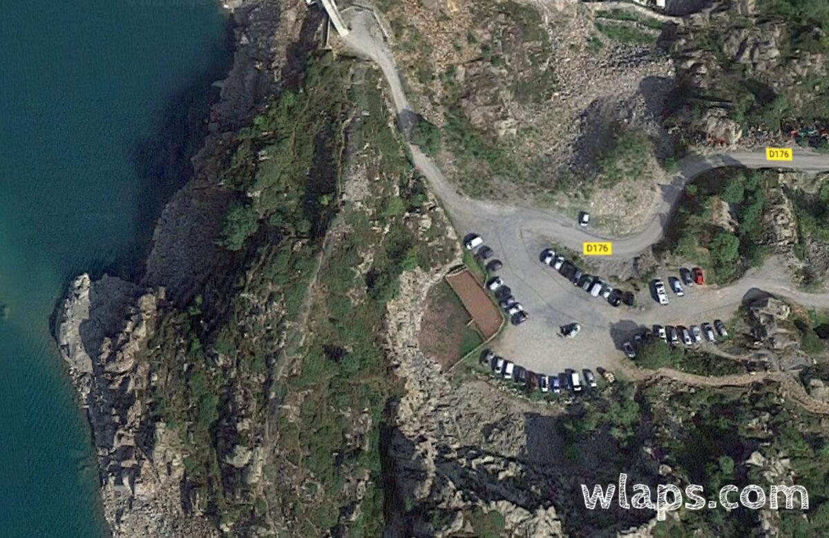 Vue aérienne du parking, départ de la randonnée pour le Cirque d'Estaubé