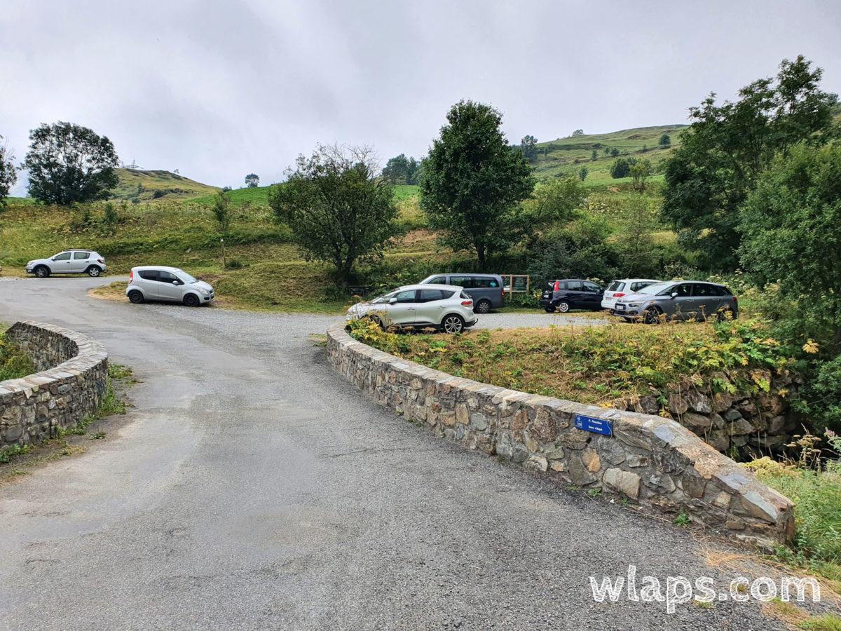 Le parking principal de Saugué