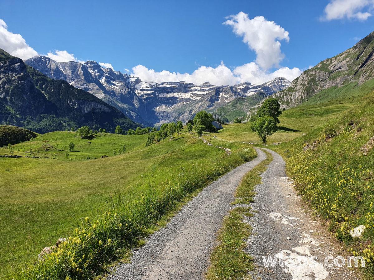 Piste du plateau de Saugué face au Cirque de Gavarnie