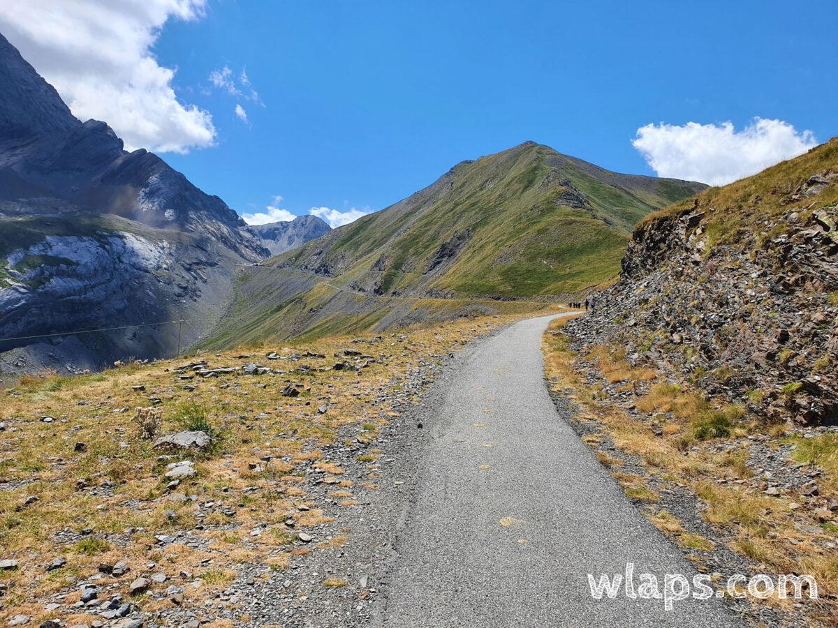 Début de la randonnée pour aller au Taillon. À flanc pendant longtemps.