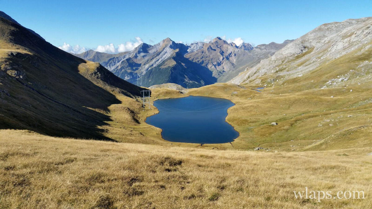 Le lac Ibon de Lapazosa, qui se trouve derrière le col, au-dessus du lac des Especières