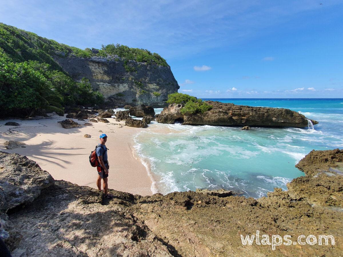 Trou à Man Lwi, dans le nord de Grande-Terre : un sentier de randonnée qui amène à la plus belle des criques